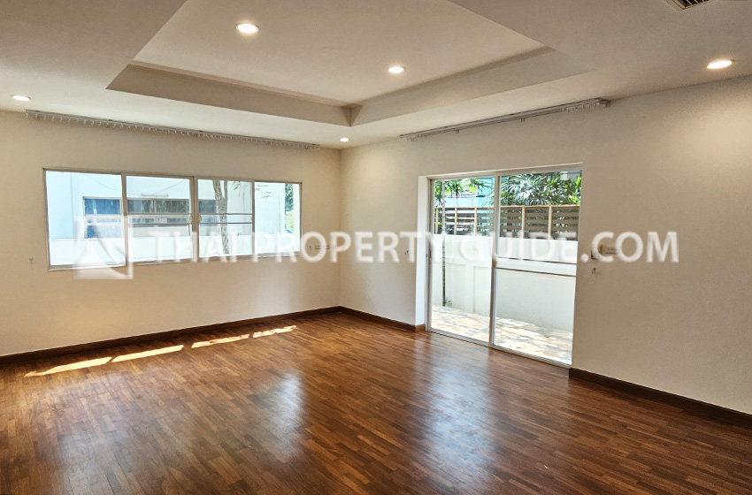 House with Shared Pool in Nichada Thani 